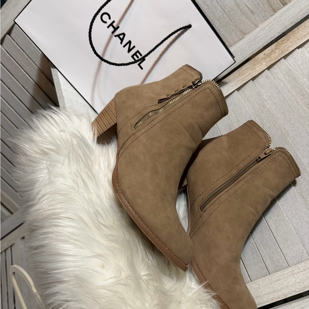 Just Fab Beige Zip Ankle Booties•12.5